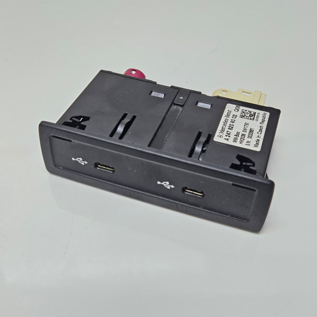 A2478204002-2023 Mercedes-Benz GLA250 E350 USB Multimedia Connection Unit