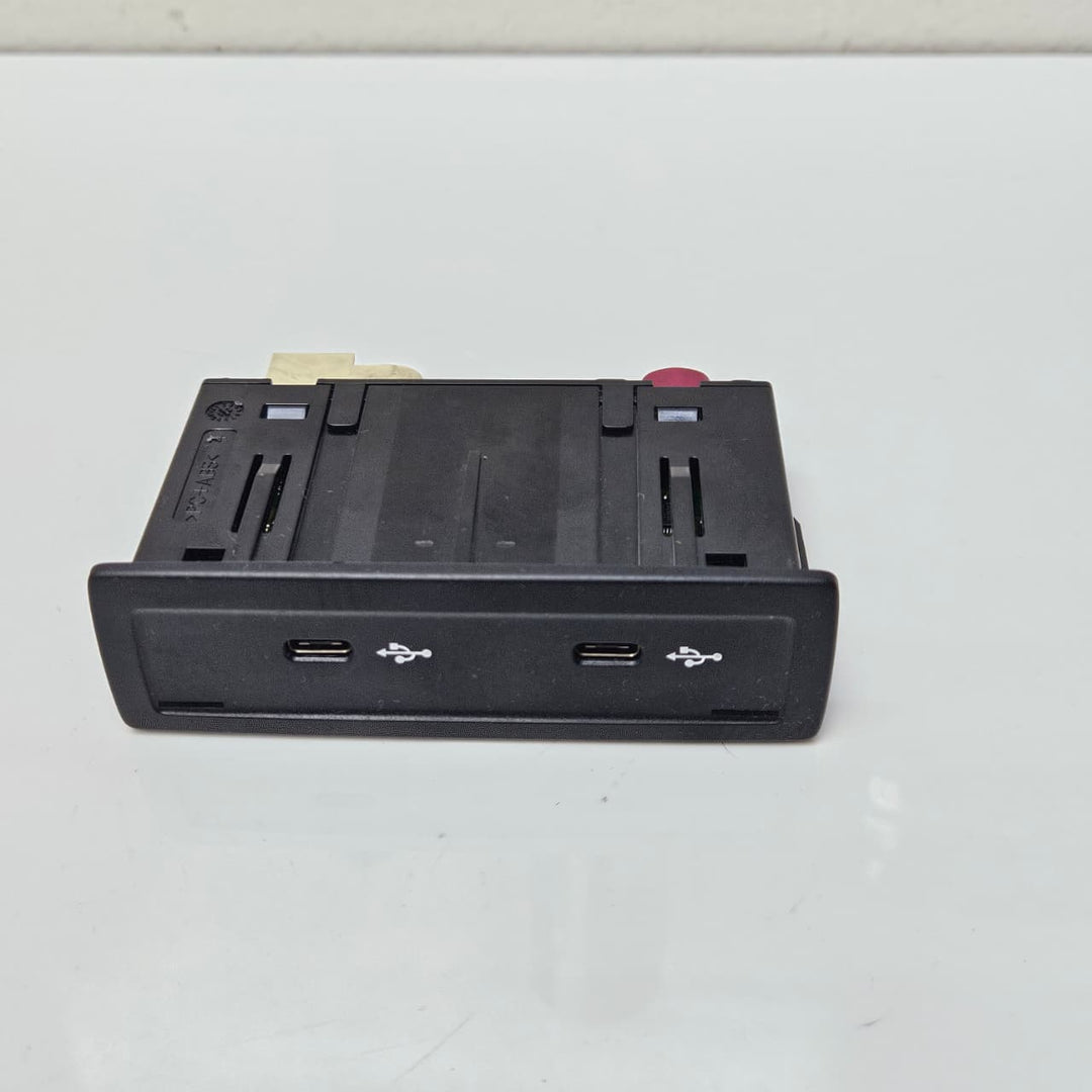 A2478204002-2023 Mercedes-Benz GLA250 E350 USB Multimedia Connection Unit