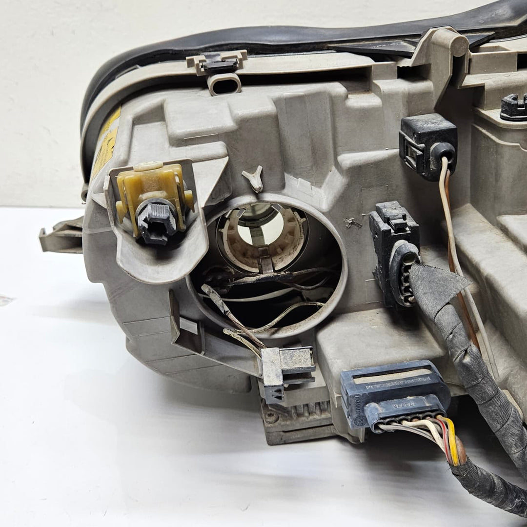 A2158201861-02-06 Mercedes-Benz CL-Class W215 Right Headlight Xenon D2S Control