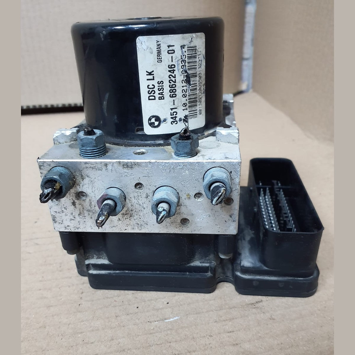 2013 BMW F30 320i DSC Hydraulic ABS Pump Control Module (6862246) – OEM