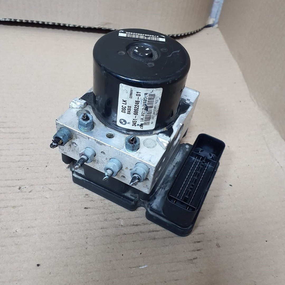 2013 BMW F30 320i DSC Hydraulic ABS Pump Control Module (6862246) – OEM