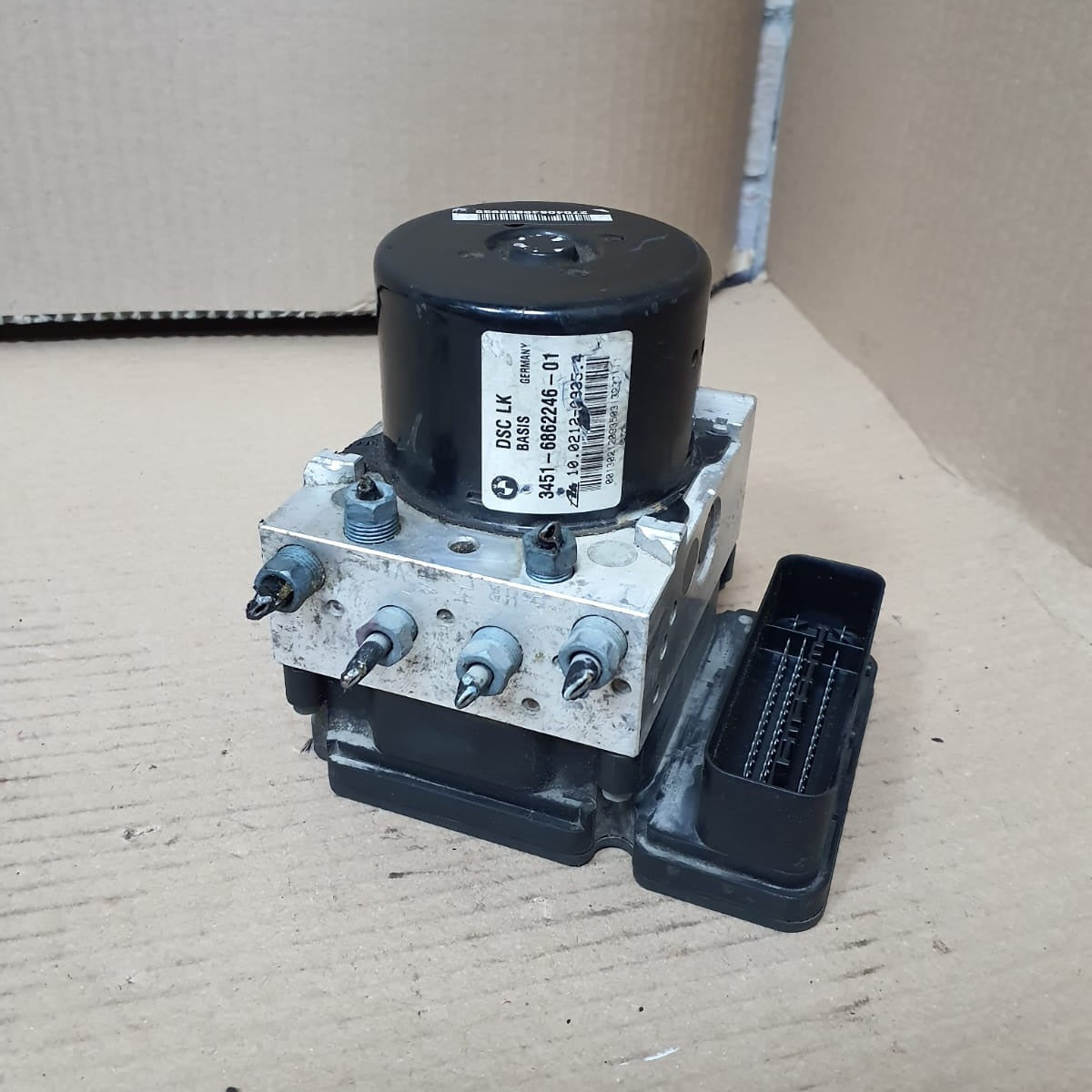 2013 BMW F30 320i DSC Hydraulic ABS Pump Control Module (6862246) – OEM
