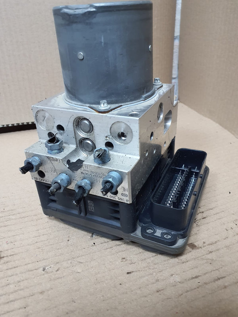 2010–2016 BMW 5 Series F10 F11 DSC ABS Hydraulic Brake Pump Control Unit (6852811) – OEM