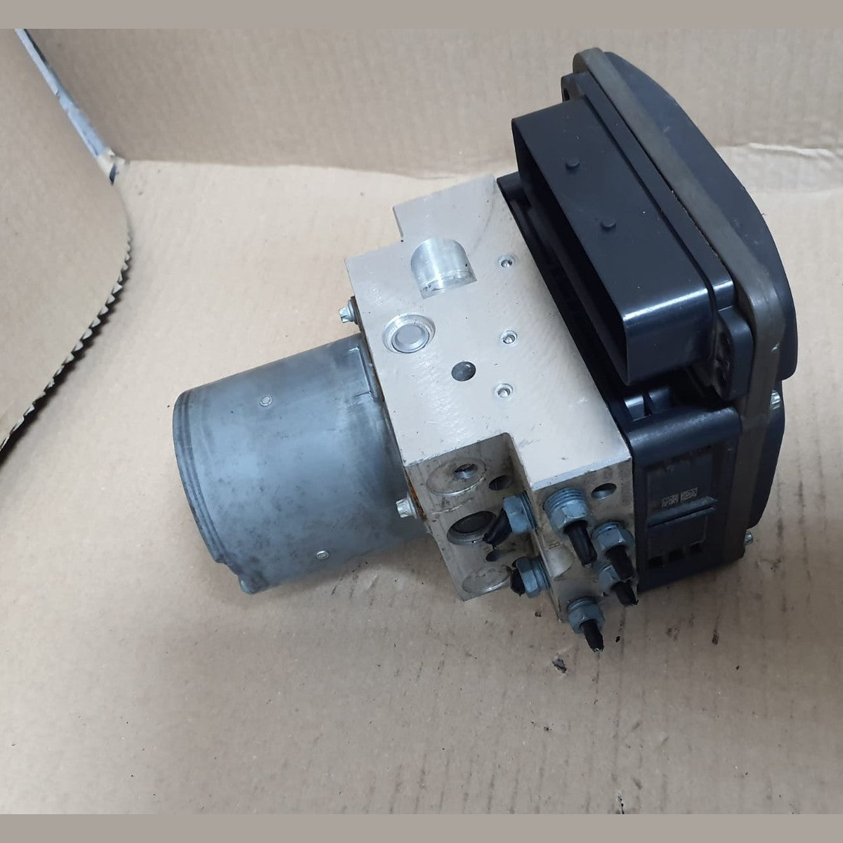 2010–2016 BMW 5 Series F10 F11 535i ABS Hydraulic Unit Brake Pump (6858406) – OEM