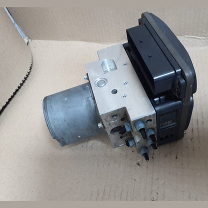 2010–2016 BMW 5 Series F10 F11 535i ABS Hydraulic Unit Brake Pump (6858406) – OEM