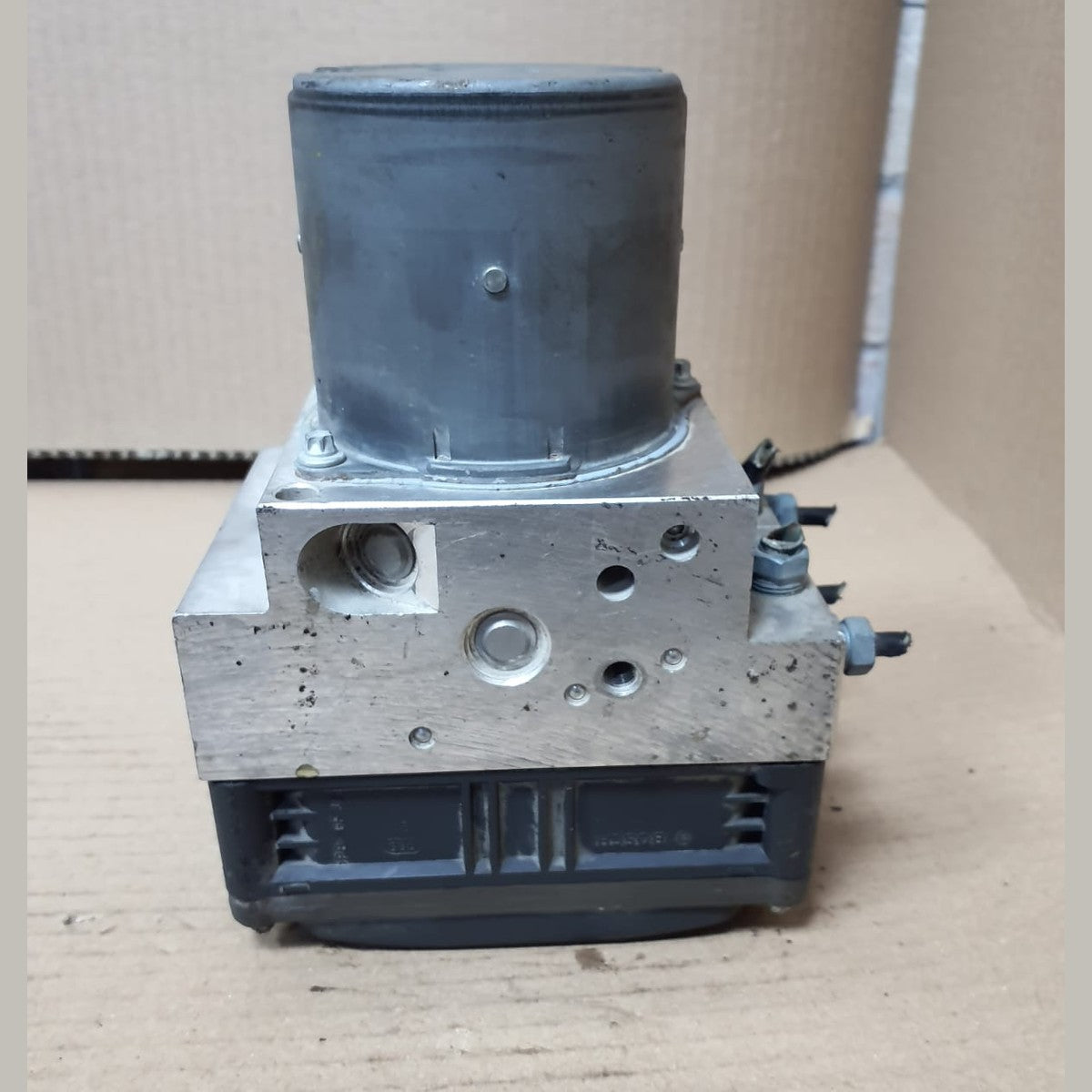 2010–2016 BMW 5 Series F10 F11 535i ABS Hydraulic Unit Brake Pump (6858406) – OEM