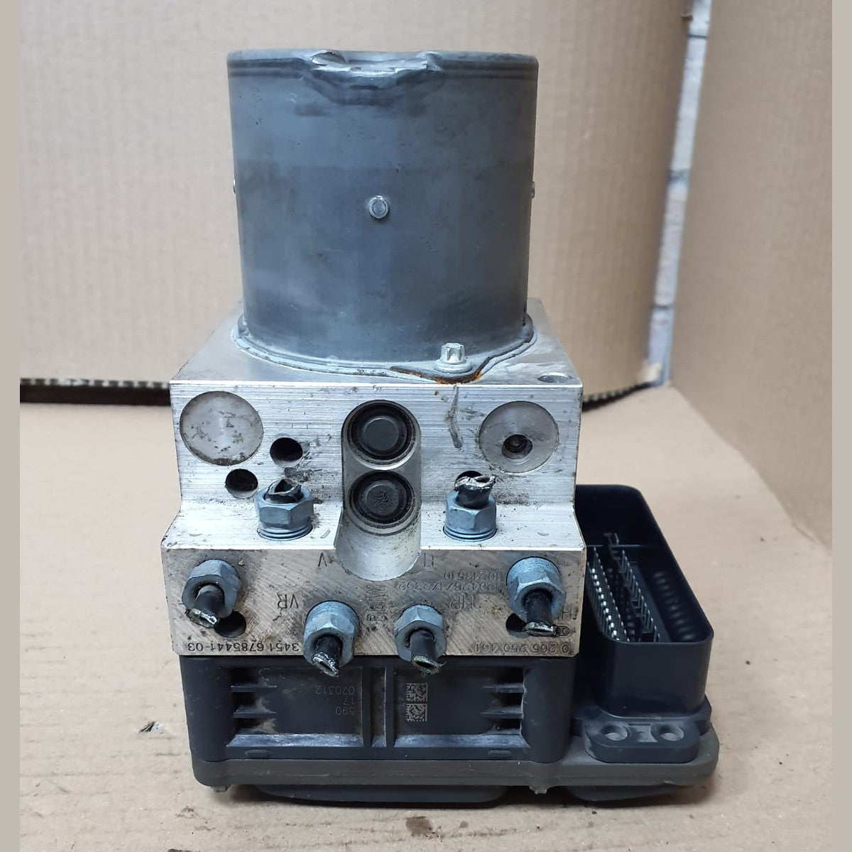 2010–2016 BMW 5 Series F10 F11 535i ABS Hydraulic Unit Brake Pump (6858406) – OEM