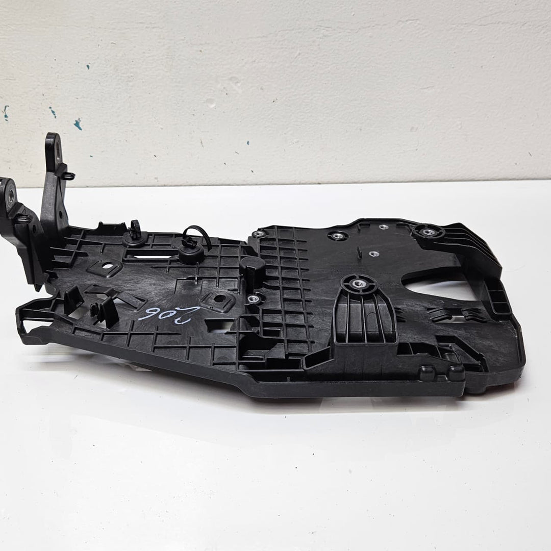 A2065451000-2021-2025 Mercedes-Benz C-Class W206 Support Bracket