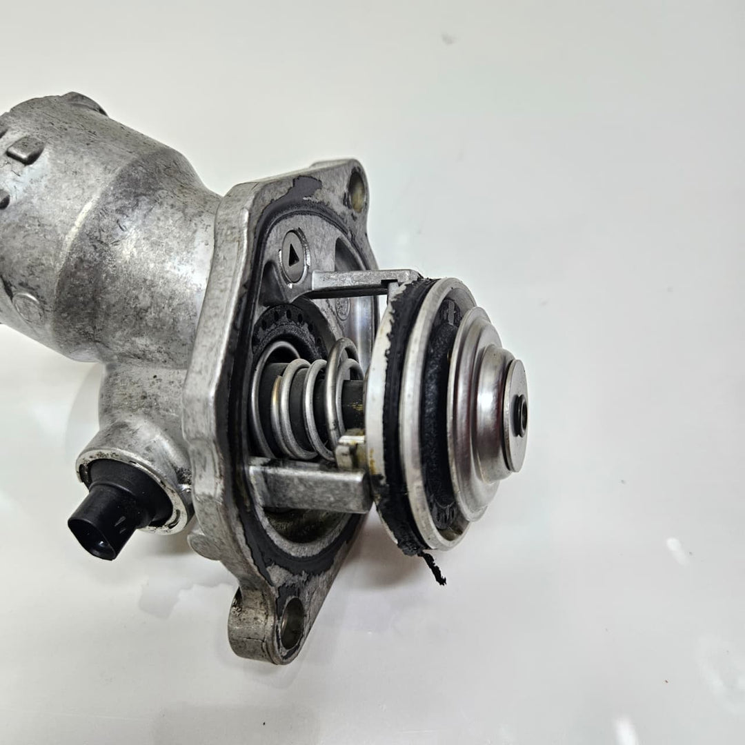 A2722000115-2006-2007 Mercedes-Benz C230 C300 C350 Thermostat Coolant Flange