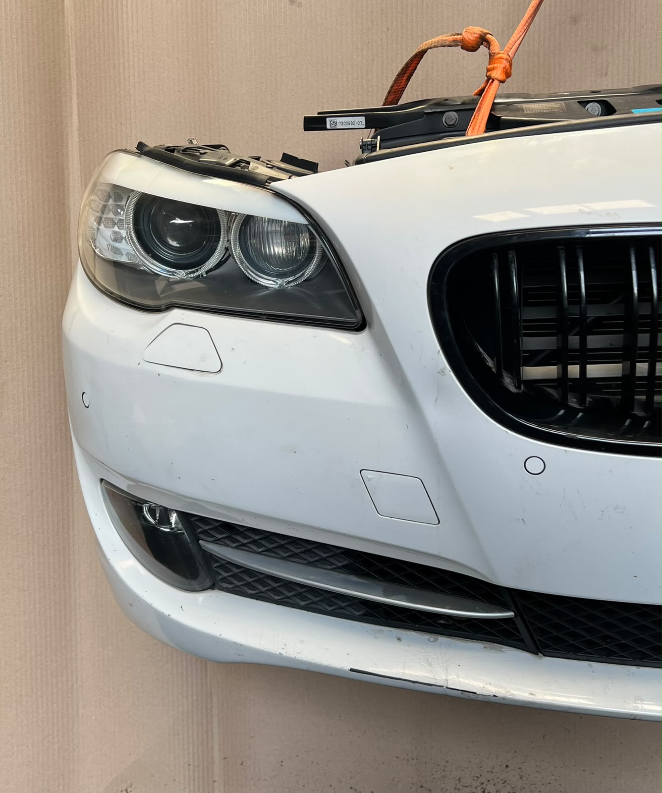 BMW F10 2011 530i WHITE COMPLETE NOSE CUT FRONT BUMPER XENON DYNAMIC HEADLIGHTS GRILLE OEM USED