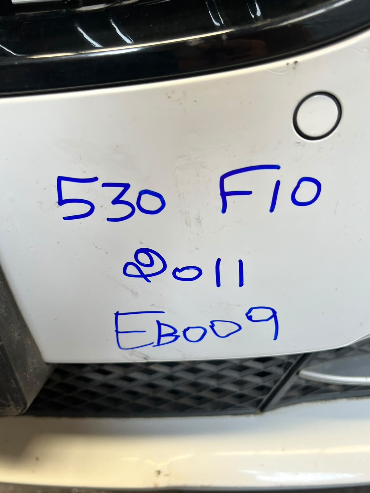 BMW F10 2011 530i WHITE COMPLETE NOSE CUT FRONT BUMPER XENON DYNAMIC HEADLIGHTS GRILLE OEM USED