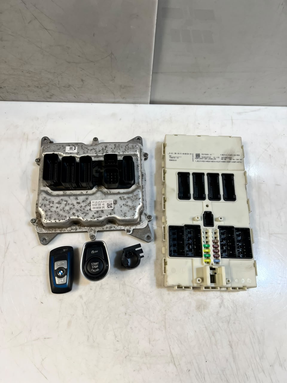 2013 BMW 3' F30 N20 328i Engine Control Unit ECU SET DME+FEM+1KEY 8610635
