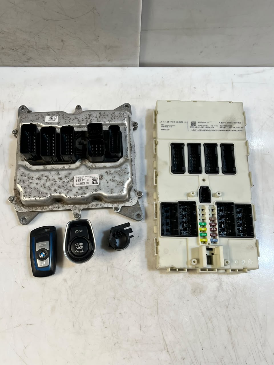 2013 BMW 3' F30 N20 328i Engine Control Unit ECU SET DME+FEM+1KEY 8610635
