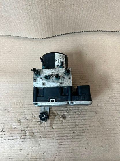 2012 BMW X3 F25 X4 F26 ABS Pump Control Module 6852748 6852747 OEM