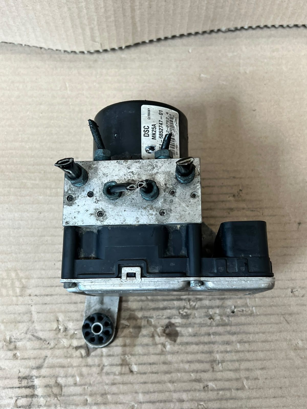 2012 BMW X3 F25 X4 F26 ABS Pump Control Module 6852748 6852747 OEM