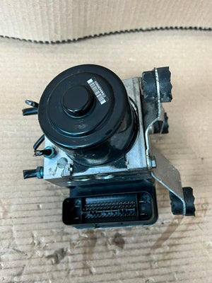 2012 BMW X3 F25 X4 F26 ABS Pump Control Module 6852748 6852747 OEM