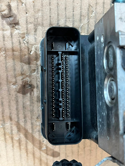 2012 BMW X3 F25 X4 F26 ABS Pump Control Module 6852748 6852747 OEM