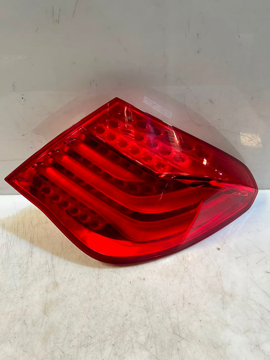 BMW 7 Series F01 F02 F03 F04 Right Rear LED Tail Light 7182198 OEM 2008-2015