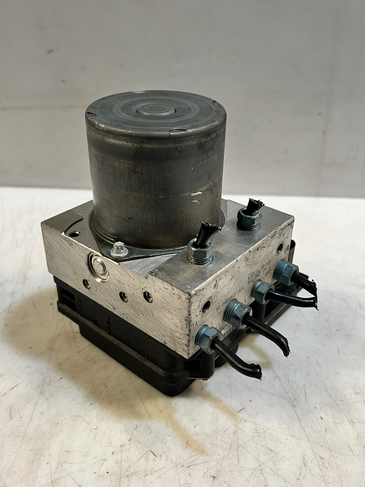 BMW X1 E84 ABS Hydraulic Brake Pump Module 6860215 6860214 OEM 2013-2015