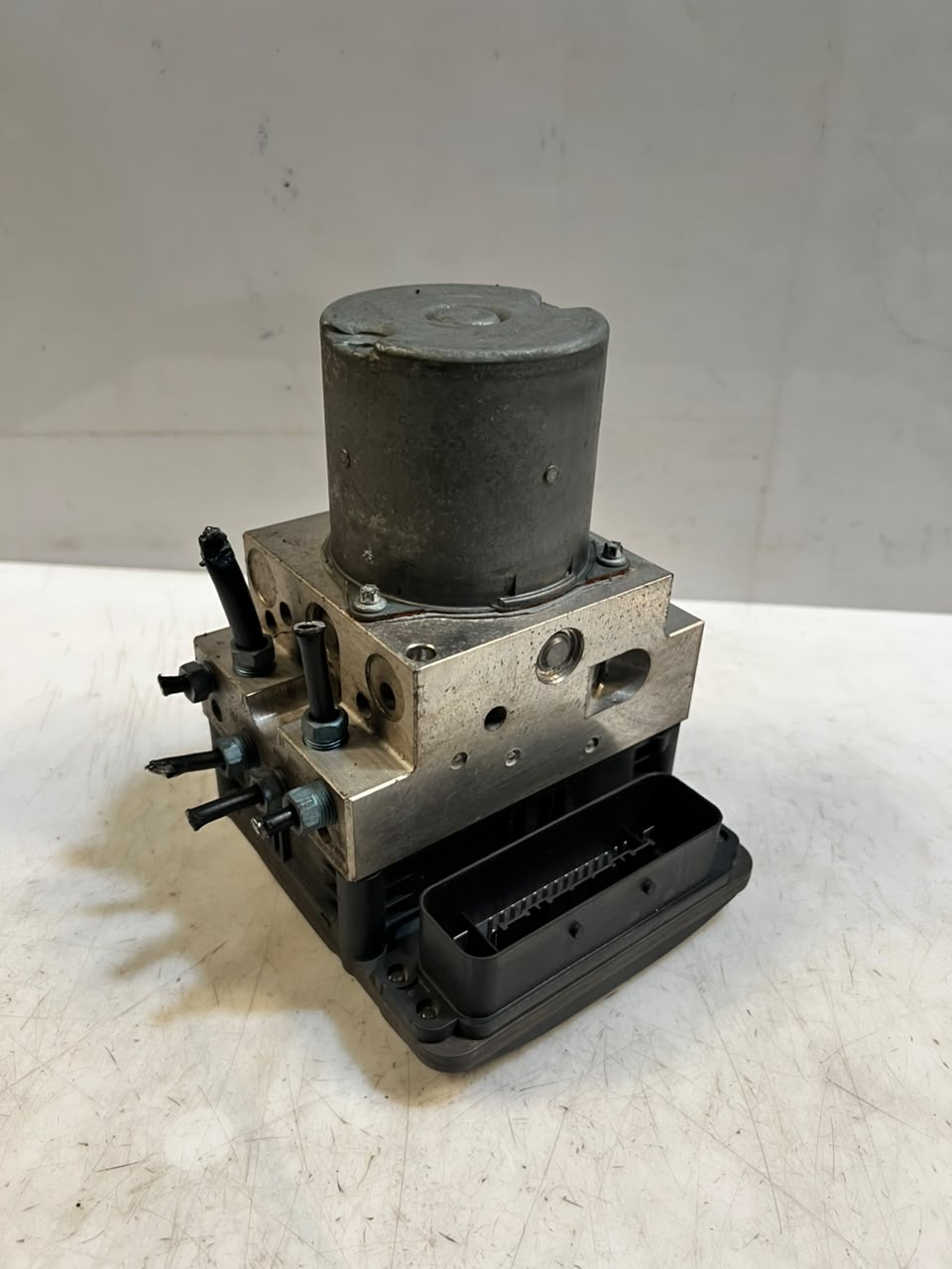 BMW F01 F02 F07 ABS Anti-Lock Brake Pump Module 6797036 OEM