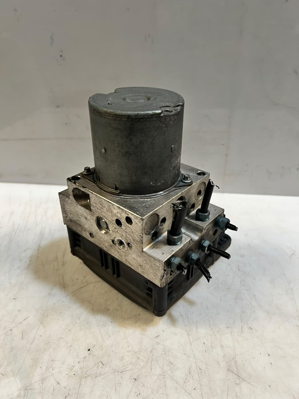 BMW F01 F02 F07 ABS Anti-Lock Brake Pump Module 6797036 OEM
