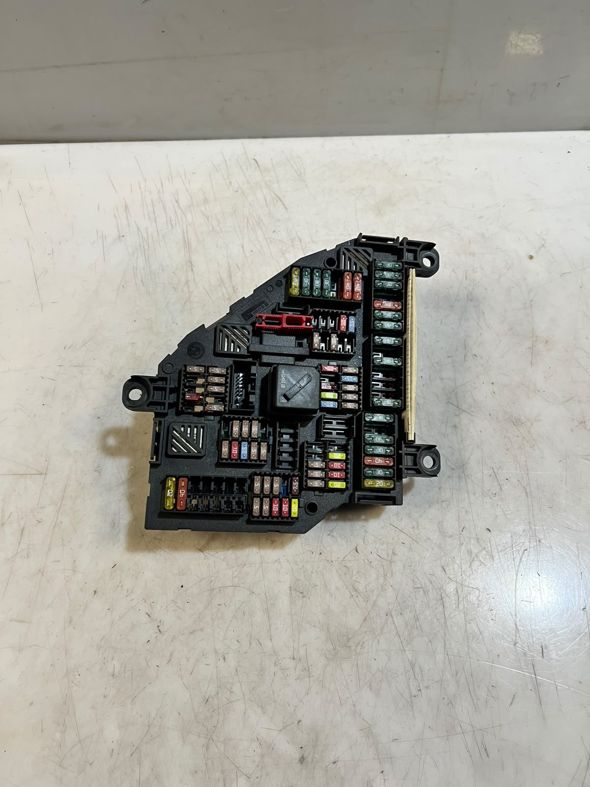 BMW 528i 535i 550i F10 F11 Power Distribution Fuse Box 9234423 OEM 2010-2016