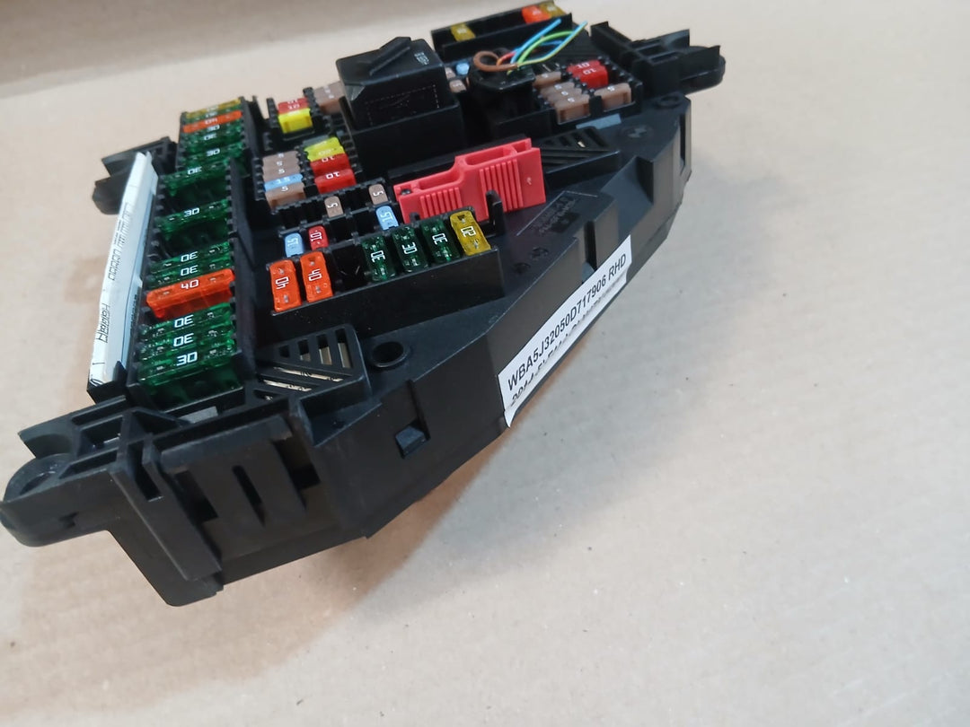 BMW F10 F11 F18 F01 F02 F03 F13 Rear Junction Fuse Box 9264923 OEM 2010-2016