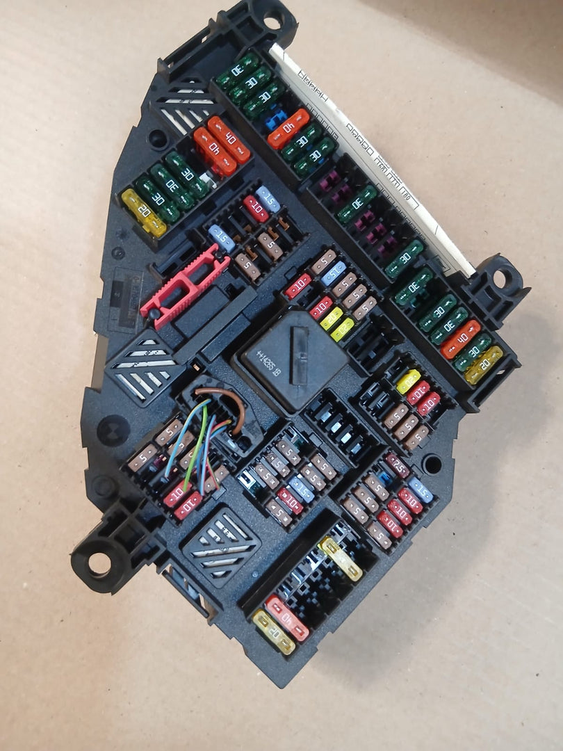 BMW F10 F11 F18 F01 F02 F03 F13 Rear Junction Fuse Box 9264923 OEM 2010-2016