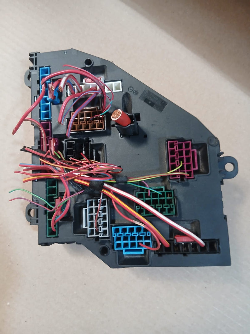 BMW F10 F11 F18 F01 F02 F03 F13 Rear Junction Fuse Box 9264923 OEM 2010-2016