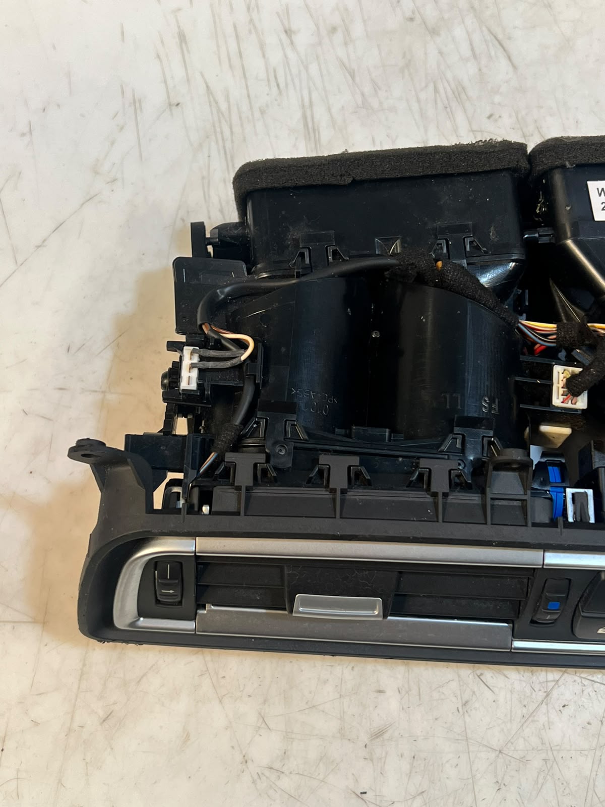 BMW 7 Series F01 F02 F03 F04 750i Center Dash Air Vent 9115859 OEM RHD