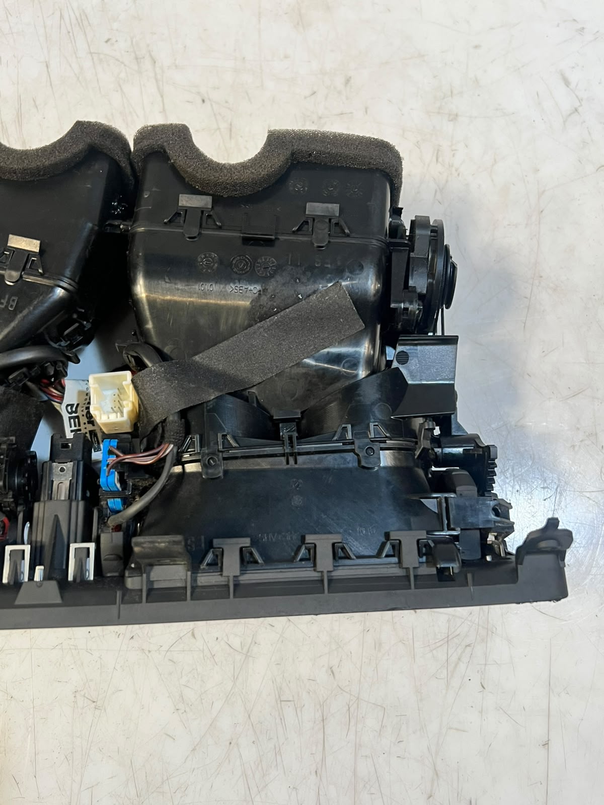 BMW 7 Series F01 F02 F03 F04 750i Center Dash Air Vent 9115859 OEM RHD