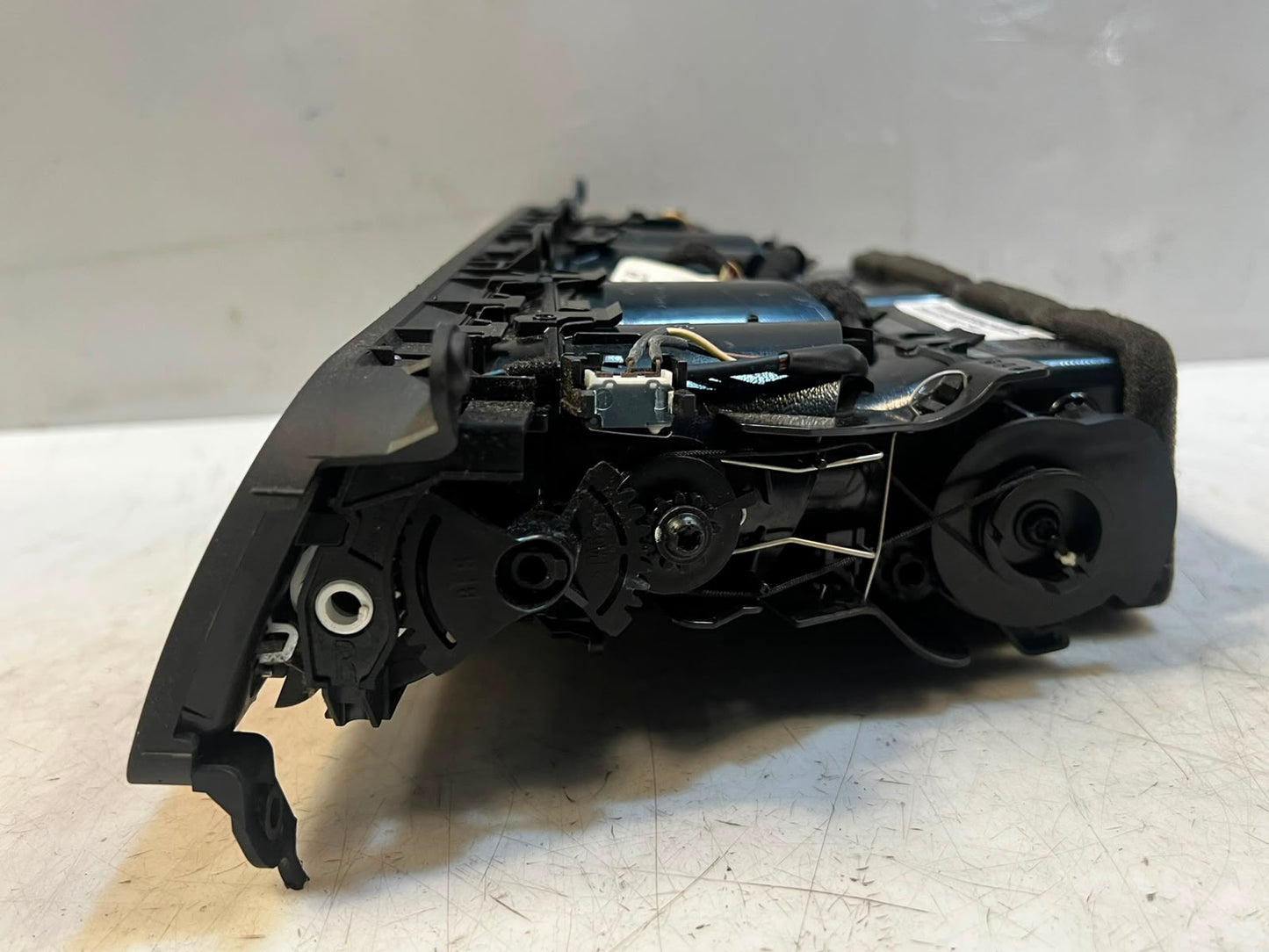 BMW 7 Series F01 F02 F03 F04 750i Center Dash Air Vent 9115859 OEM RHD
