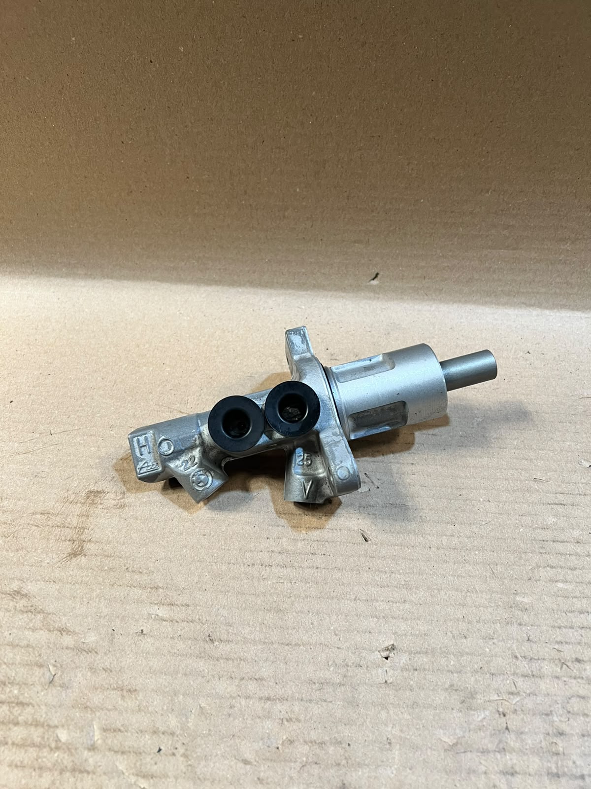 2010 BMW X1 E84 xDrive20d Brake Master Cylinder Hydraulic Pump Used Genuine OEM