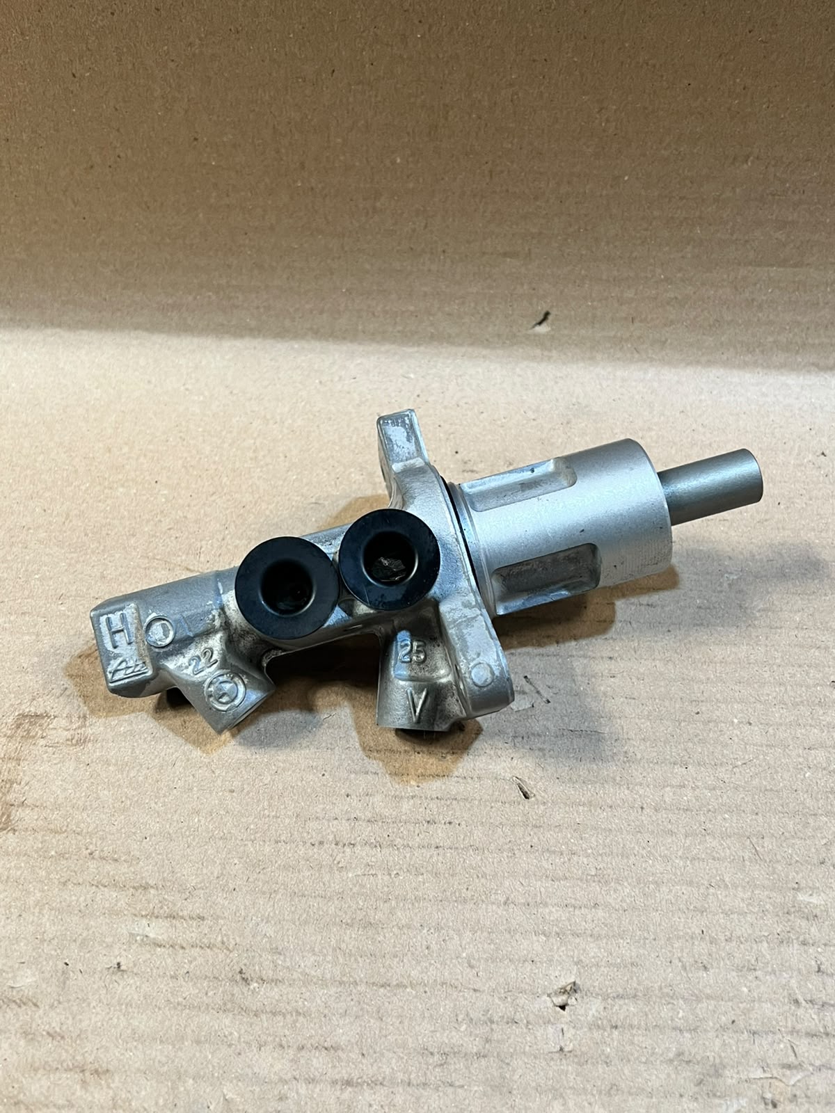 2010 BMW X1 E84 xDrive20d Brake Master Cylinder Hydraulic Pump Used Genuine OEM