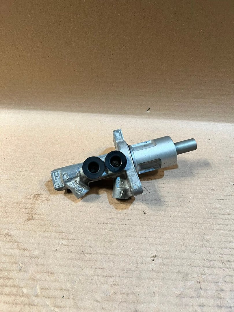 2010 BMW X1 E84 xDrive20d Brake Master Cylinder Hydraulic Pump Used Genuine OEM