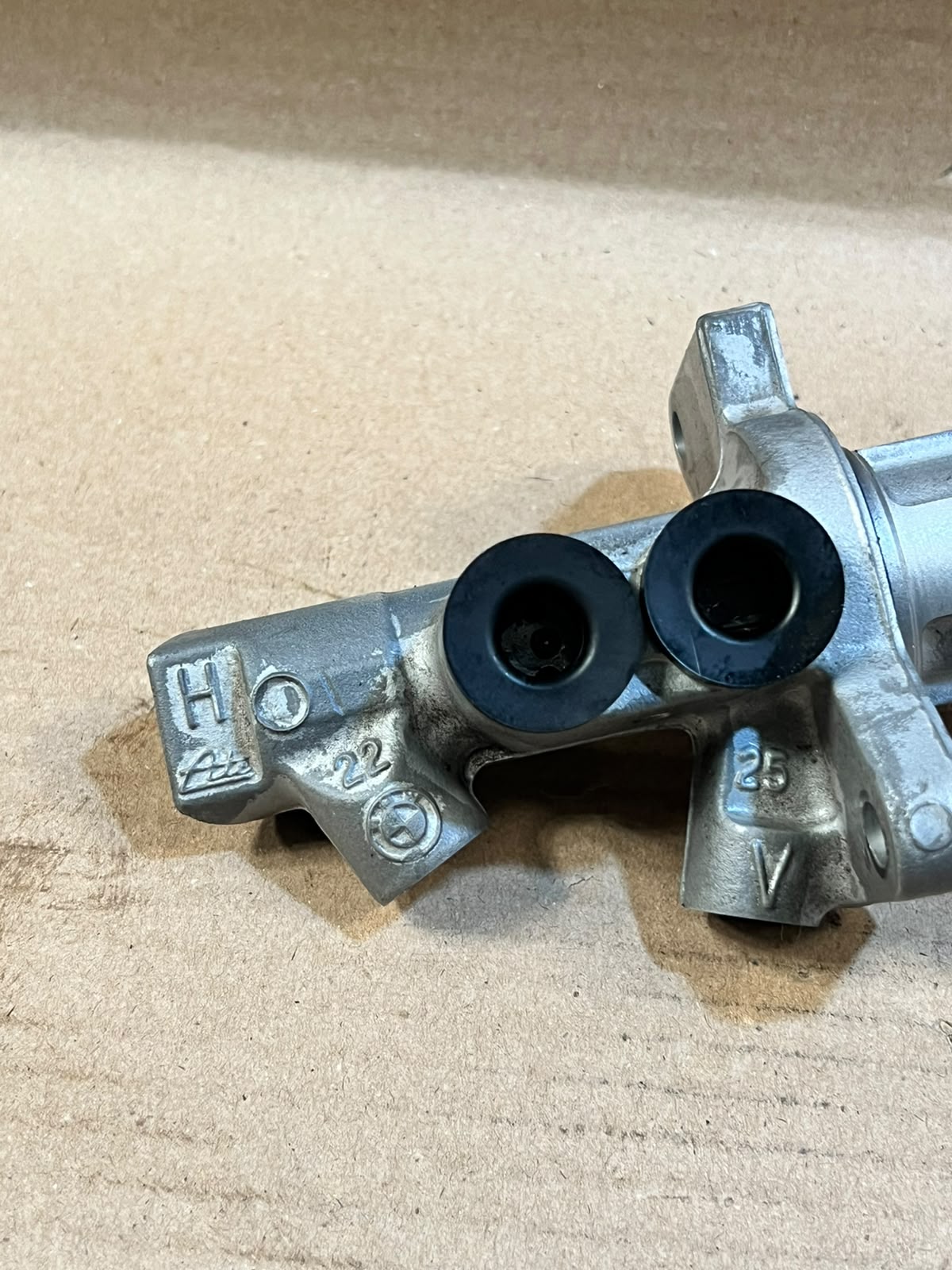 2010 BMW X1 E84 xDrive20d Brake Master Cylinder Hydraulic Pump Used Genuine OEM