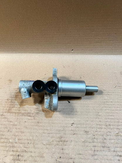 2012 BMW 5 Series F10 520d 528i 535i 550i Brake Master Cylinder Used Genuine OEM
