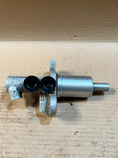 2012 BMW 5 Series F10 520d 528i 535i 550i Brake Master Cylinder Used Genuine OEM