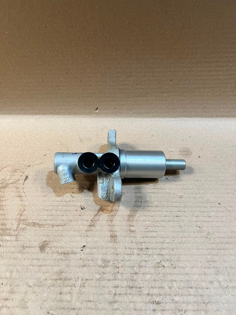 2012 BMW 5 Series GT F07 Brake Master Cylinder Used Genuine OEM