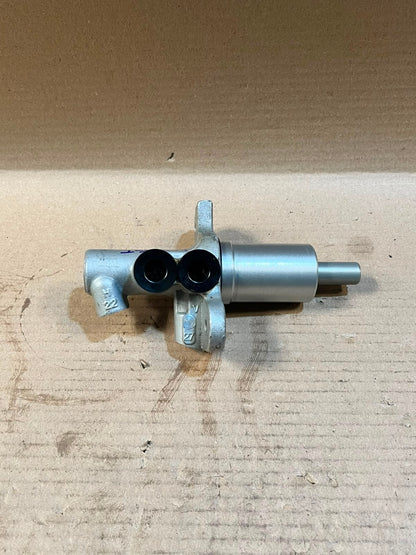 2012 BMW 5 Series GT F07 Brake Master Cylinder Used Genuine OEM