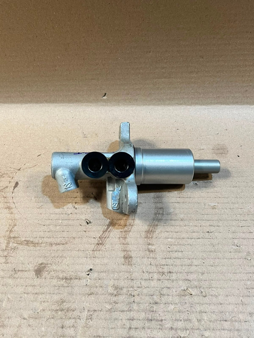 2012 BMW 5 Series GT F07 Brake Master Cylinder Used Genuine OEM