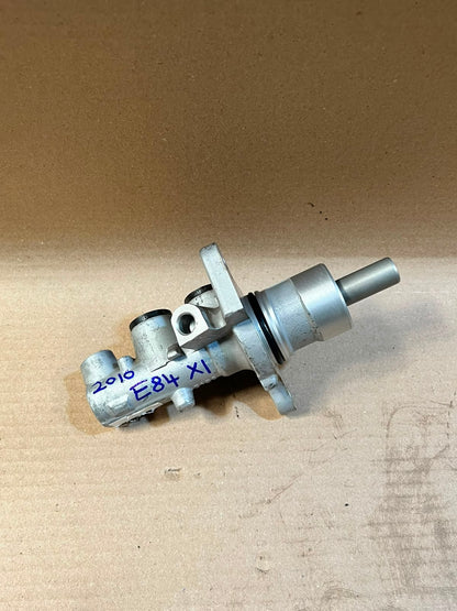 2010 BMW X1 E84 Brake Master Cylinder Used Genuine OEM
