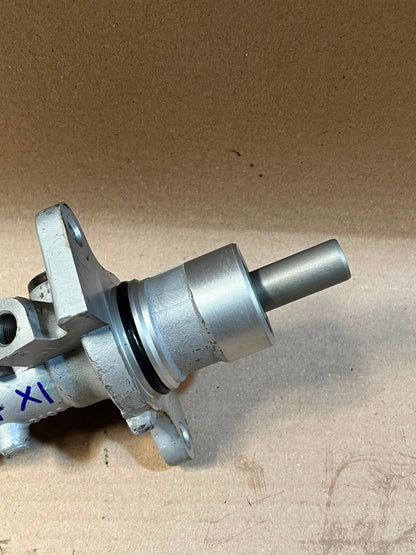 2010 BMW X1 E84 Brake Master Cylinder Used Genuine OEM