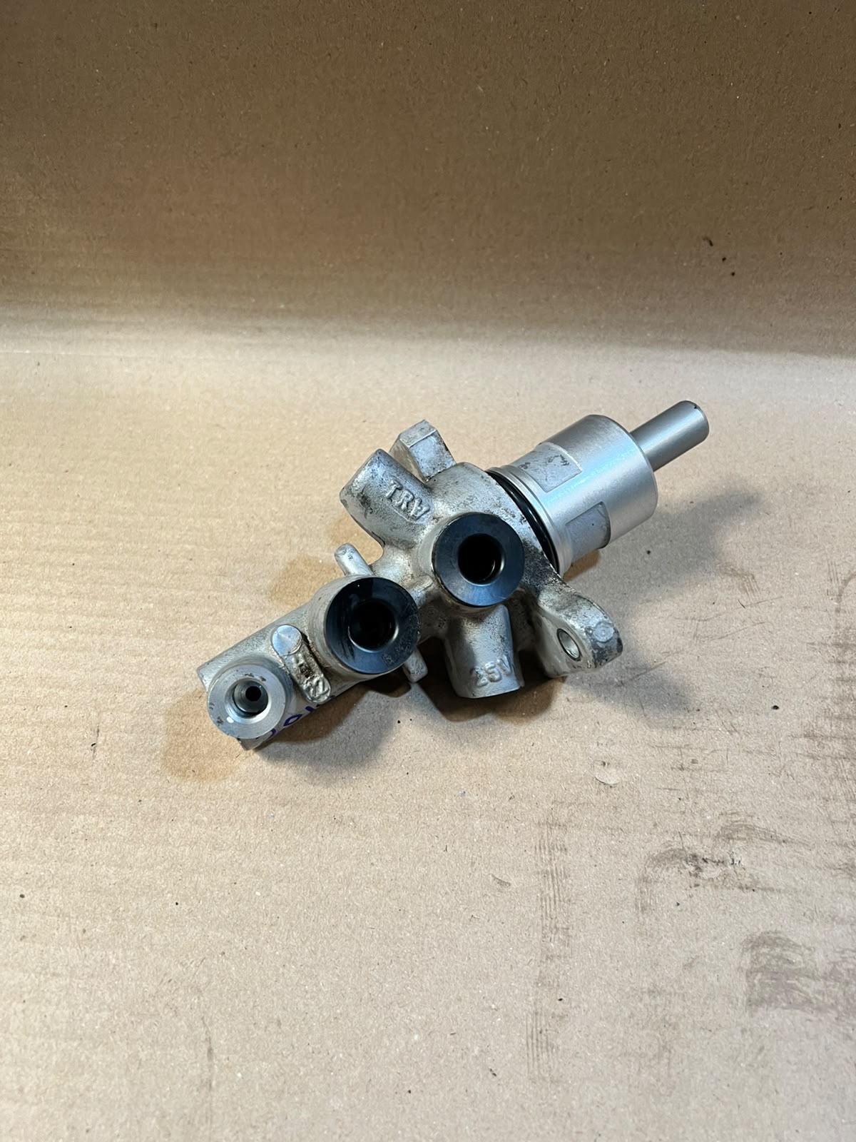 2010 BMW X1 E84 Brake Master Cylinder Used Genuine OEM