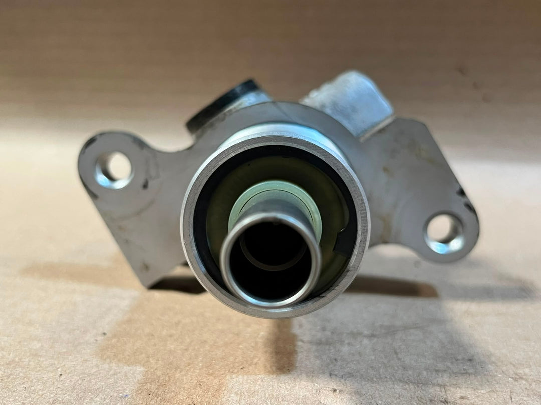 2010 BMW X1 E84 Brake Master Cylinder Used Genuine OEM