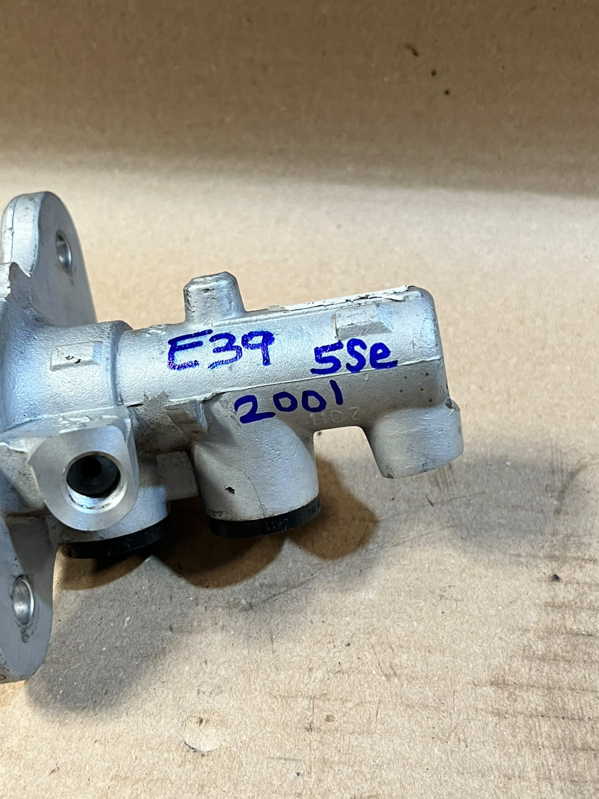 2001 BMW 5 Series E39 Brake Master Cylinder Used Genuine OEM