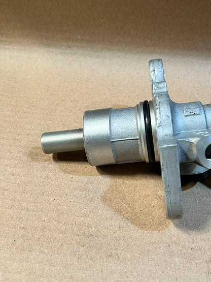 2001 BMW 5 Series E39 Brake Master Cylinder Used Genuine OEM