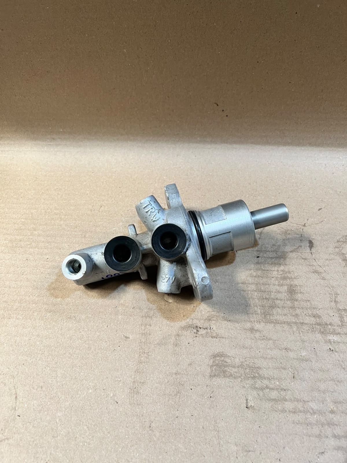 2001 BMW 5 Series E39 Brake Master Cylinder Used Genuine OEM