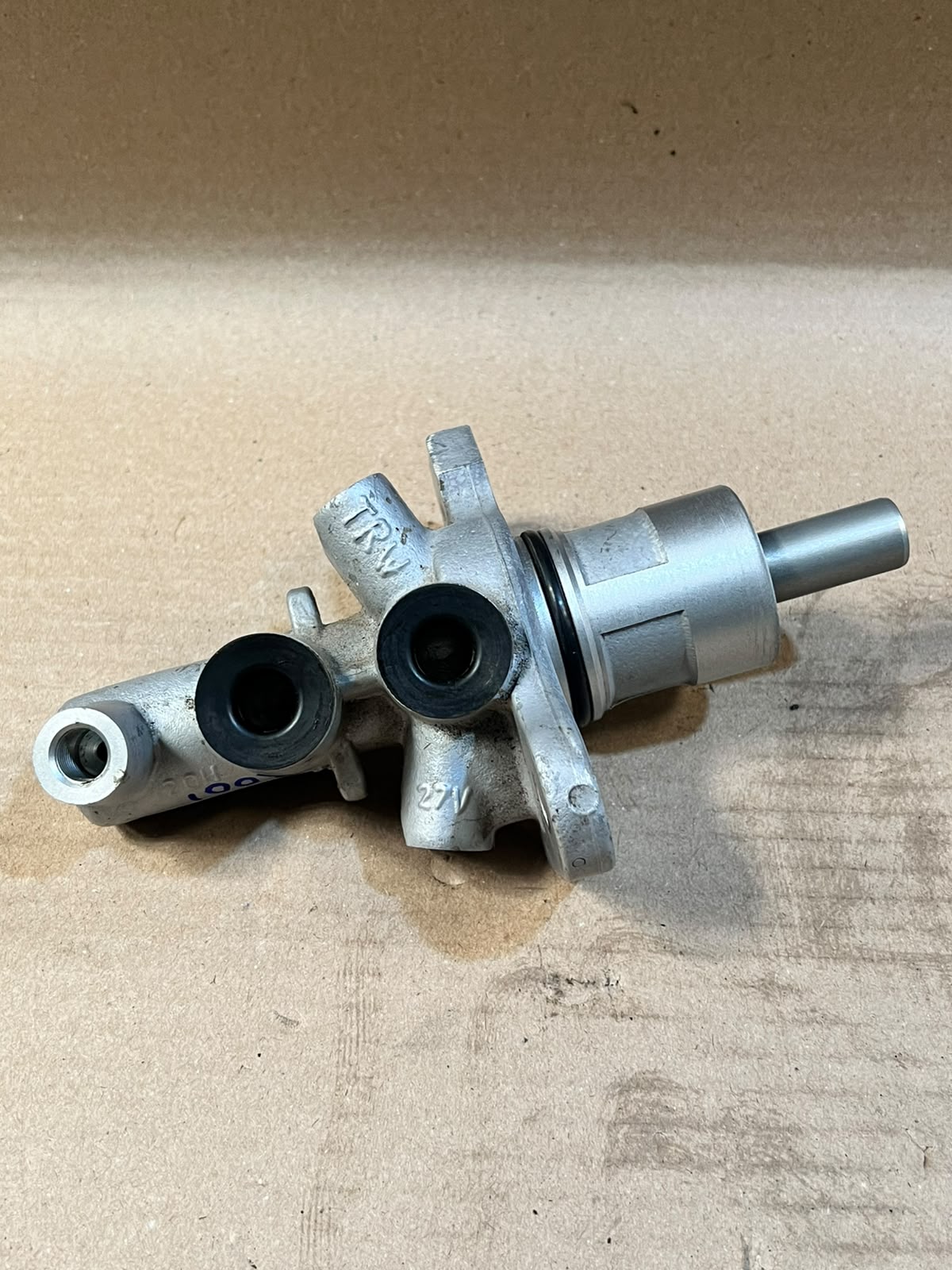 2001 BMW 5 Series E39 Brake Master Cylinder Used Genuine OEM