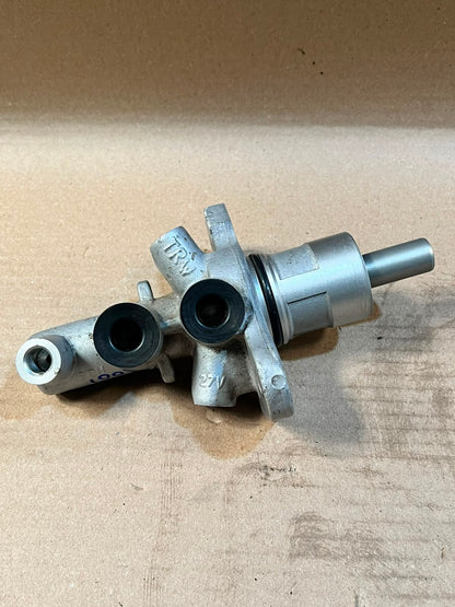 2001 BMW 5 Series E39 Brake Master Cylinder Used Genuine OEM